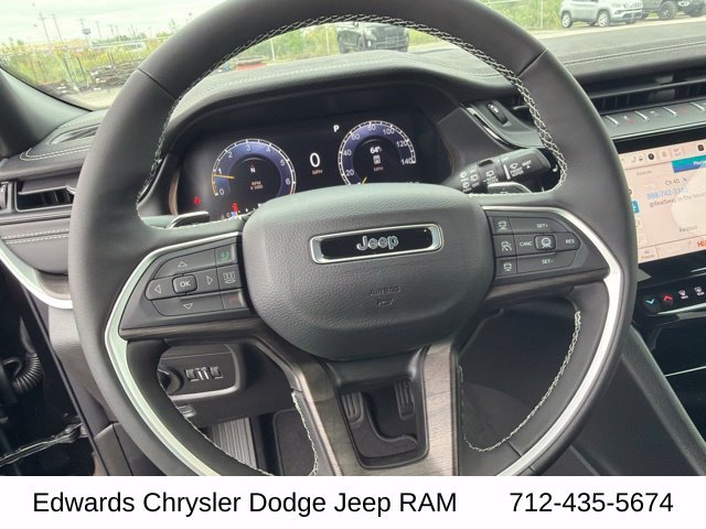 New 2027 High-Gloss Black Paint Jeep Limited image 22