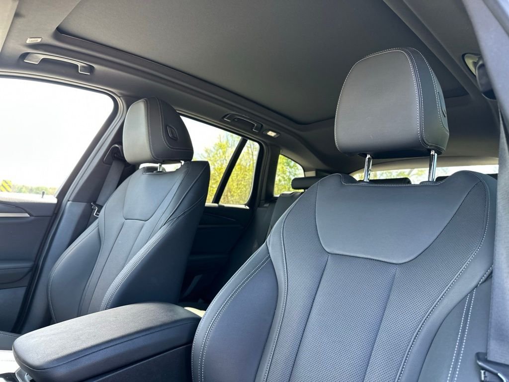 Used 2024 Skyscraper Grey Metallic BMW xDrive30i image 13