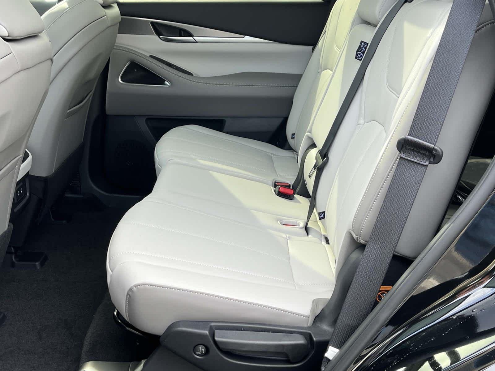 New 2027 Mineral Black INFINITI LUXE image 18