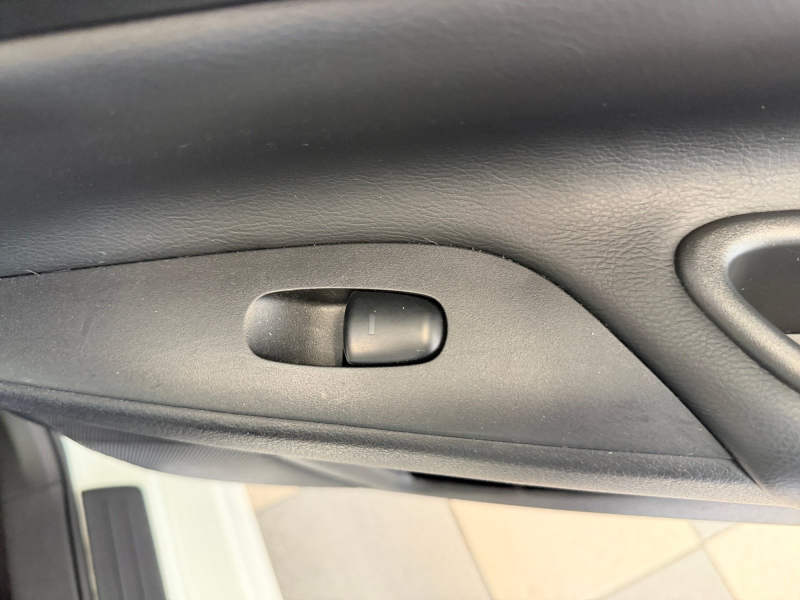Used 2018 Pearl White Nissan 2.5 SR image 34