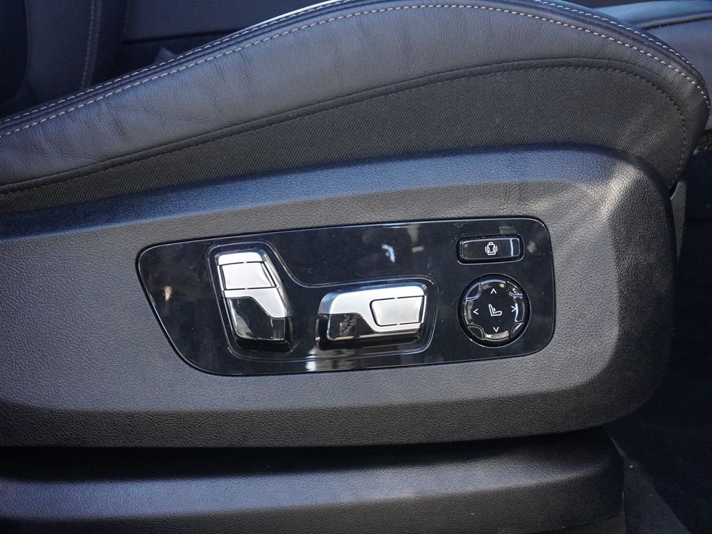 Used 2023 Black BMW xDrive40i image 31