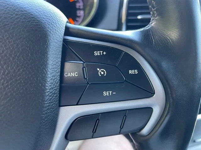 Used 2022 Sting-Gray Clearcoat Jeep Laredo X image 18