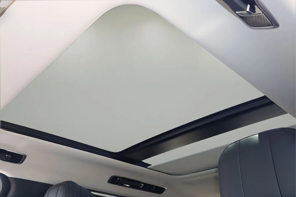 New 2026 Ostuni Pearl White Land Rover SE image 26