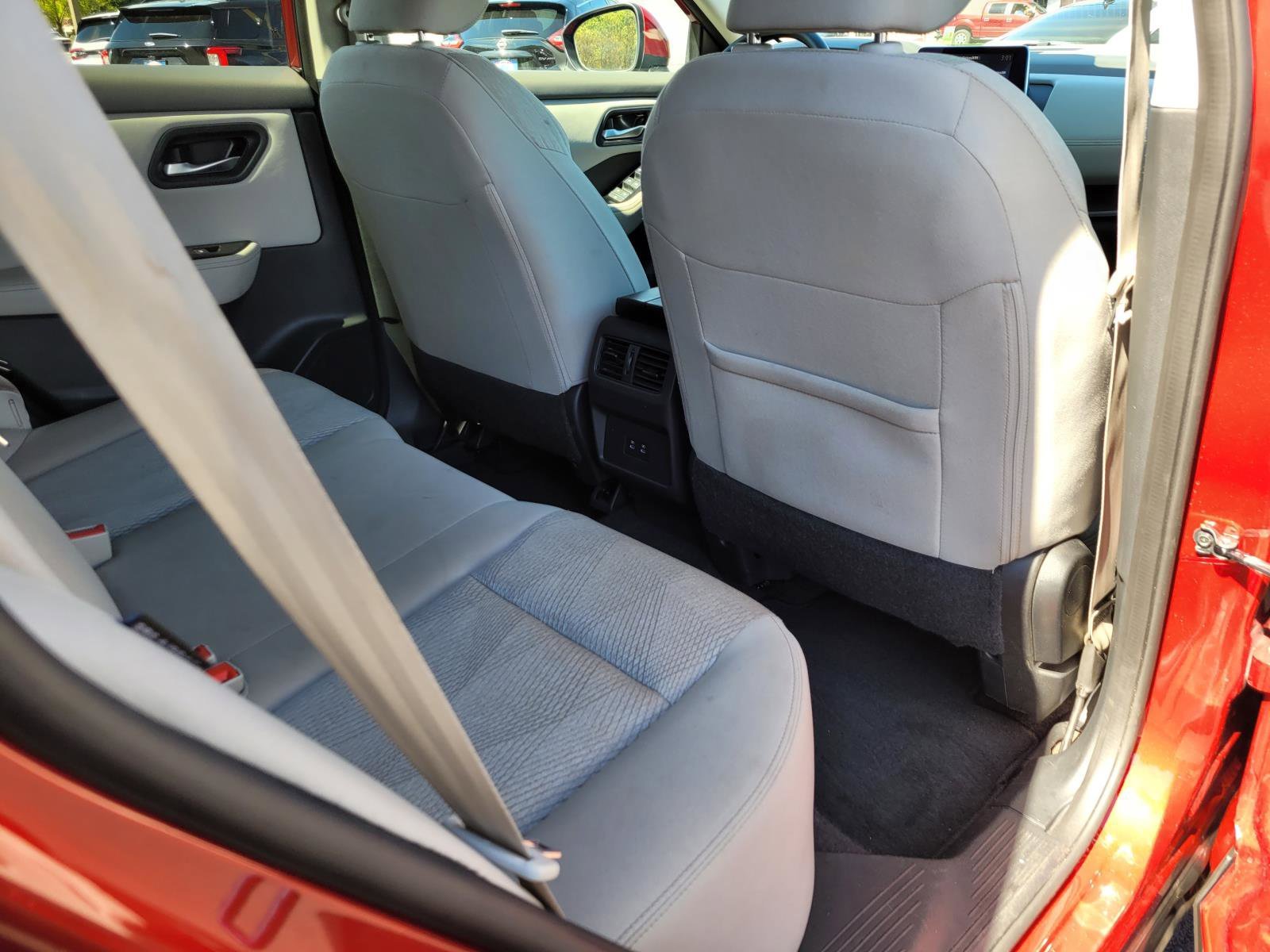 2025 Nissan Rogue SV - Photo 19