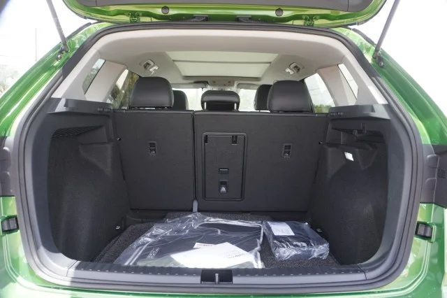 New 2026 Bright Moss Green W/Deep Black Roof Volkswagen SE Black FWD image 9