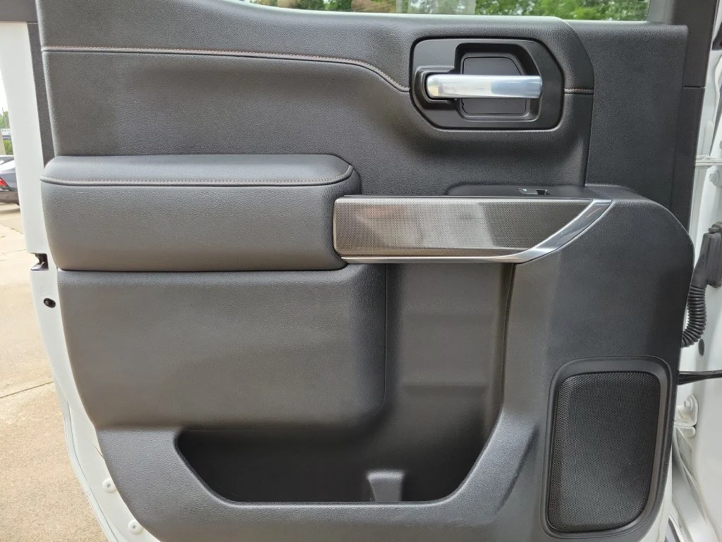 Used 2021 White GMC AT4 image 11