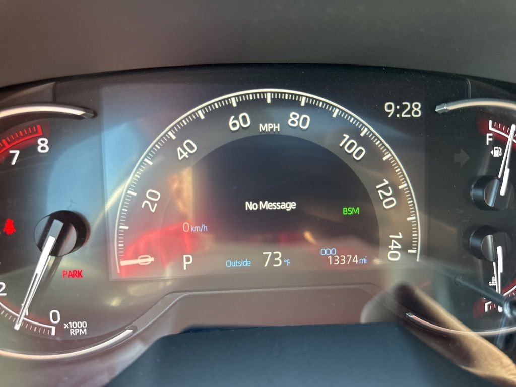 2025 Toyota RAV4 XLE - Photo 11