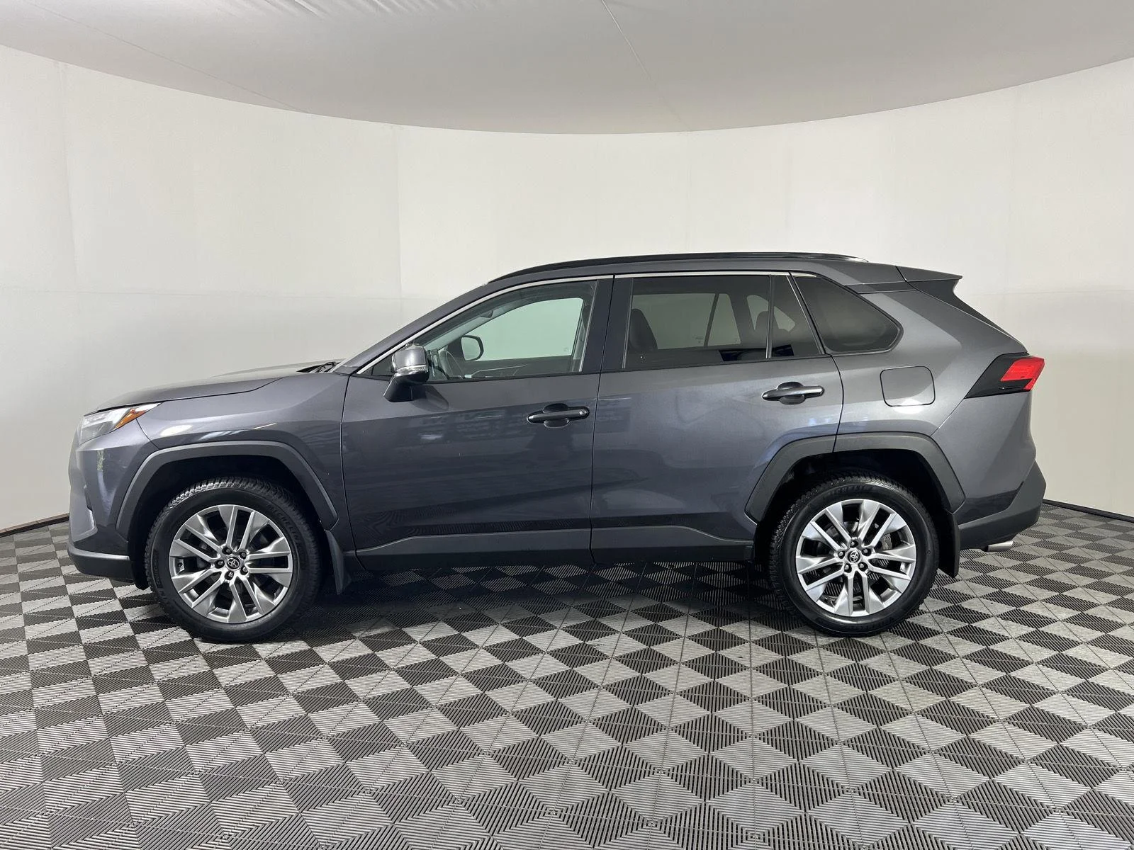 Used 2022 Magnetic Gray Metallic Toyota XLE Premium image 34