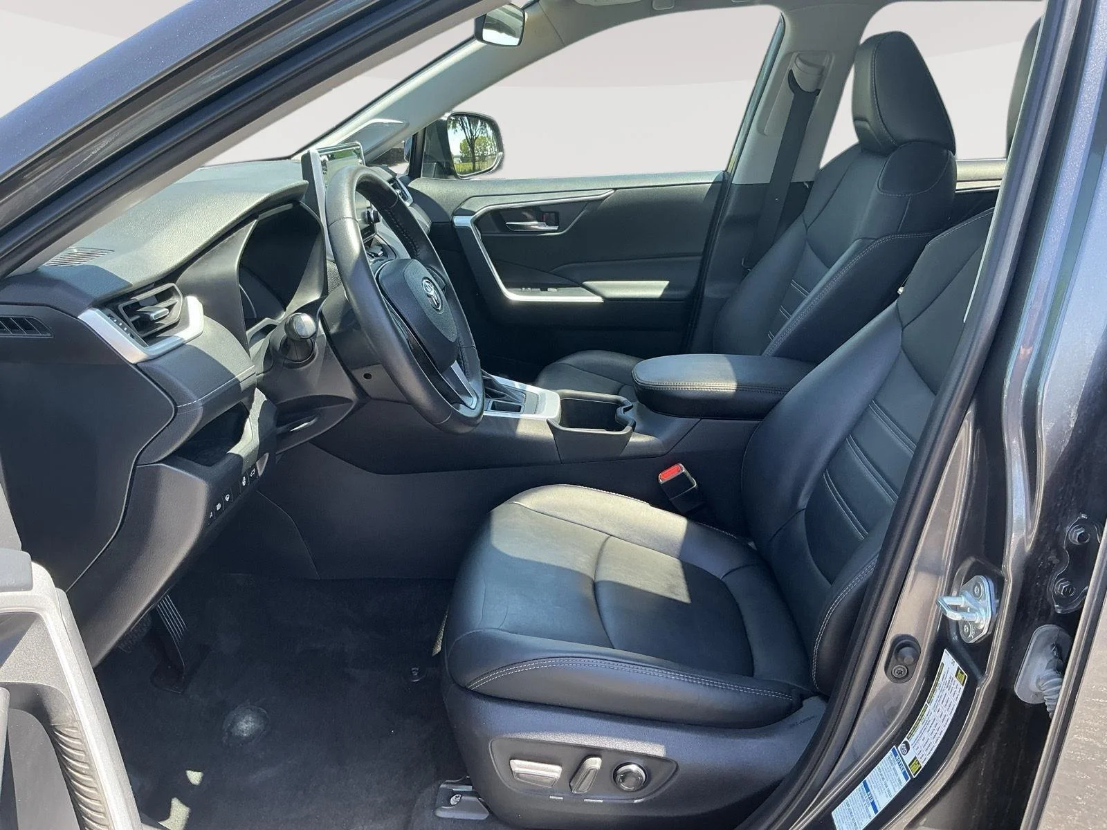 Used 2022 Magnetic Gray Metallic Toyota XLE Premium image 3