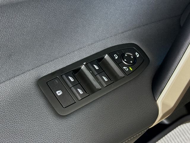 2026 BMW iX 45 - Photo 18