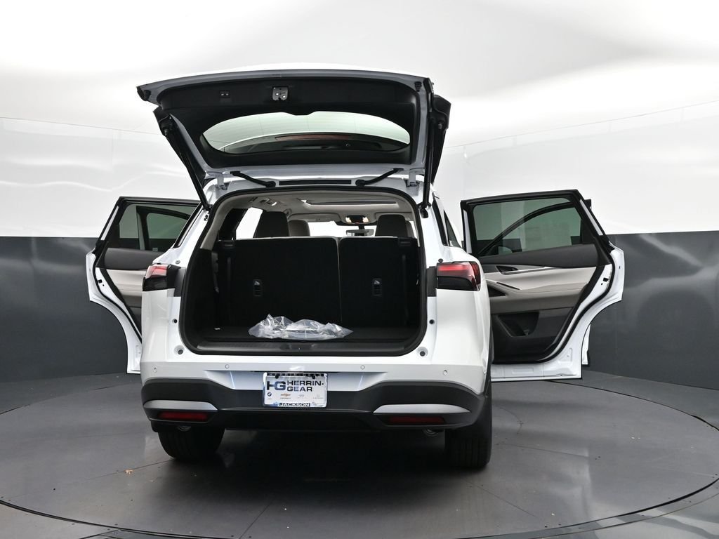 New 2027 RADIANT WHITE INFINITI Luxe FWD image 52