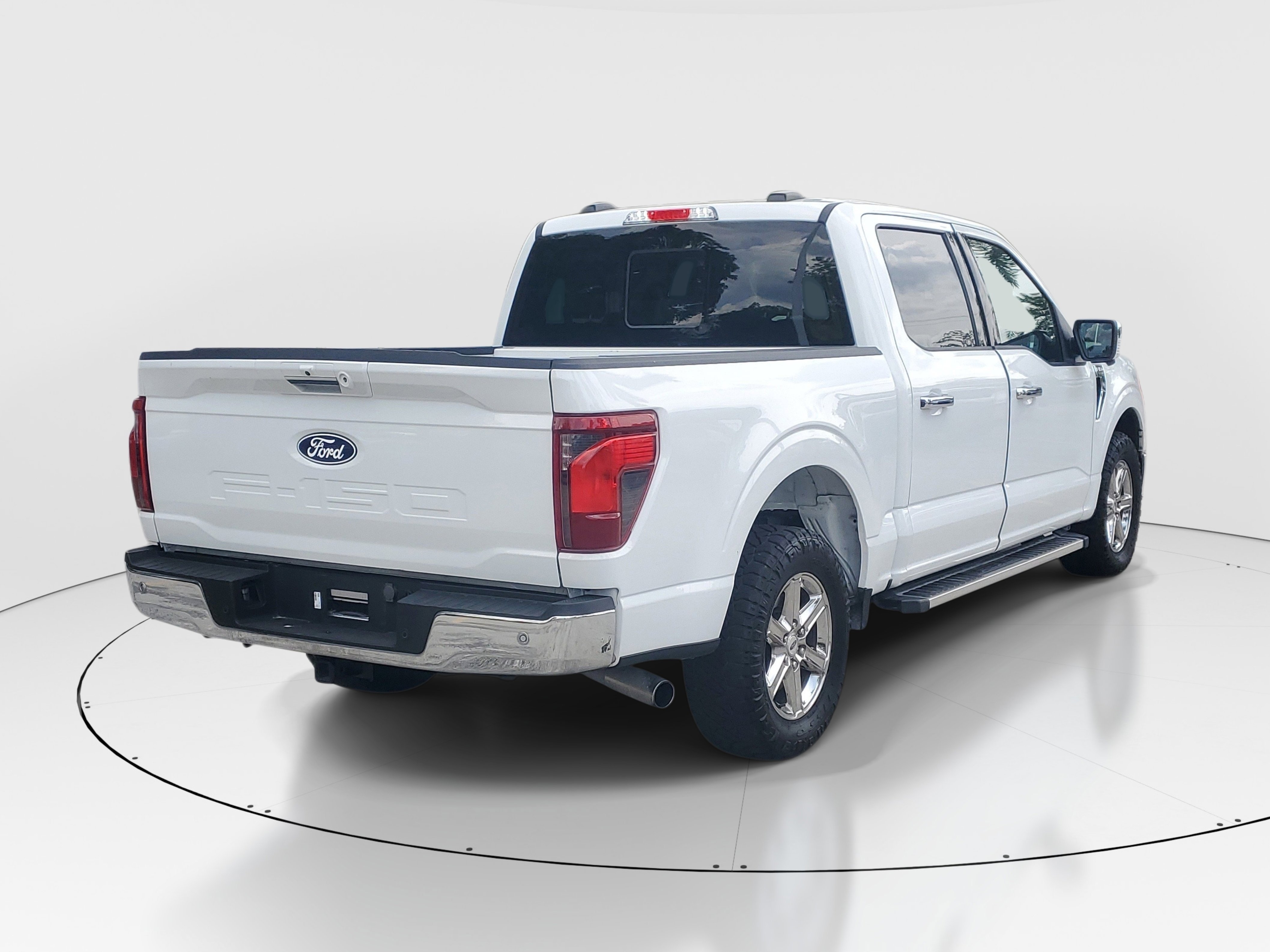 Used 2024 Oxford White Ford XLT image 7