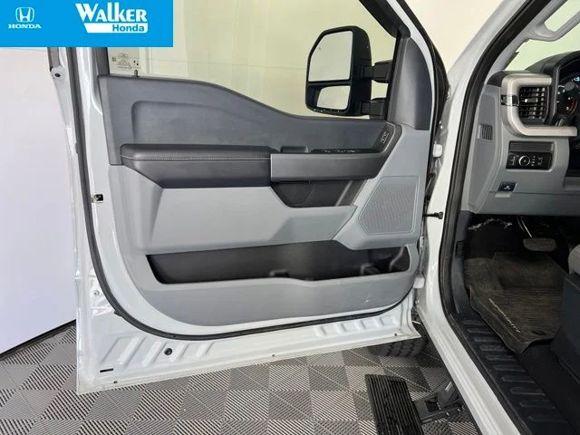 Used 2025 White Ford XLT image 17