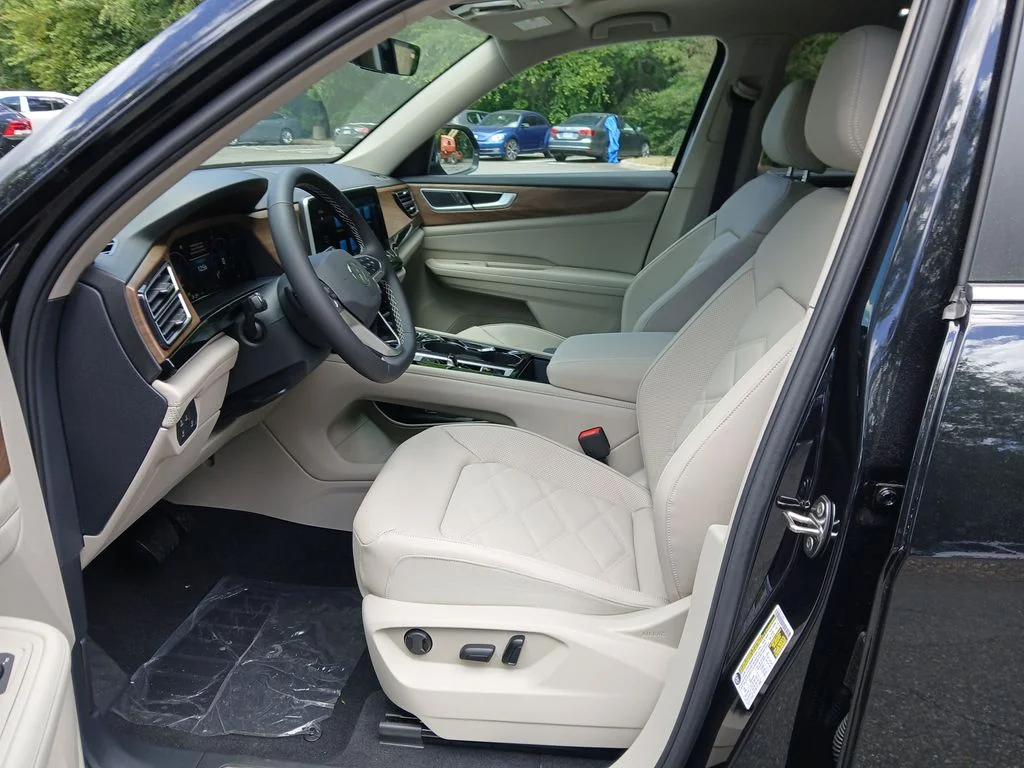New 2026 Black Volkswagen 2.0T SE w/Technology image 9