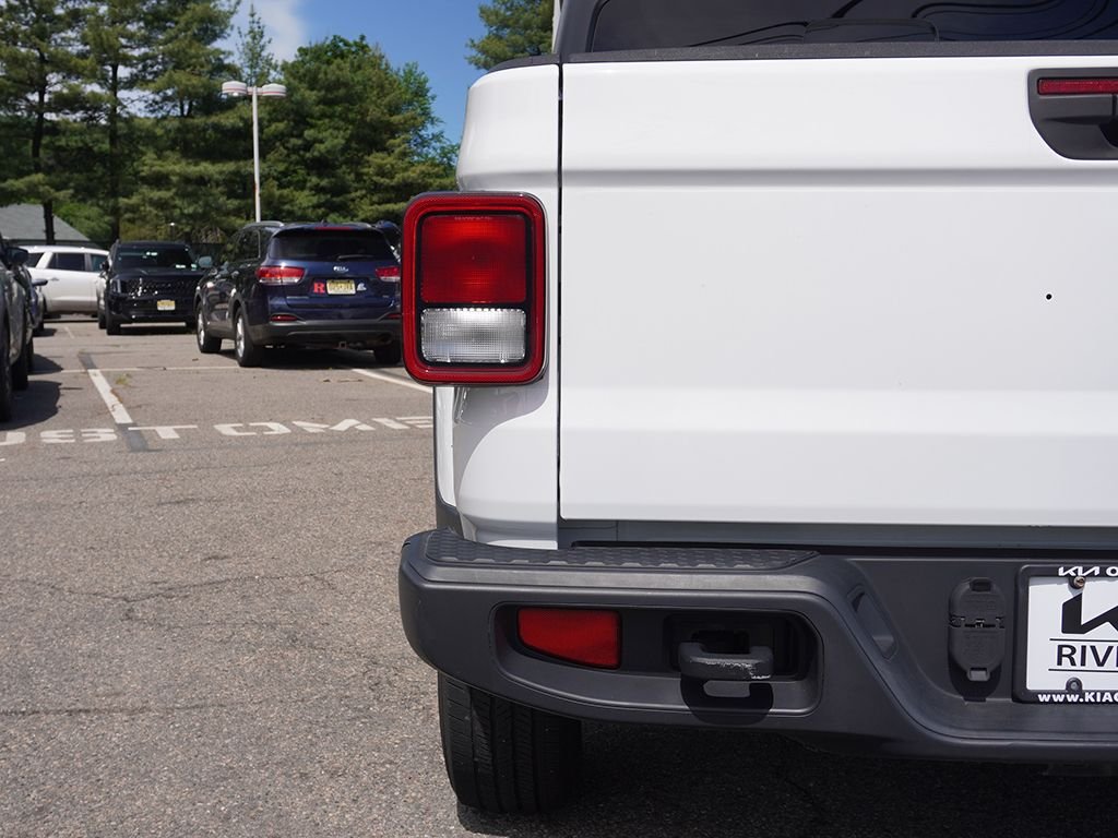 Used 2023 White Jeep Overland image 12
