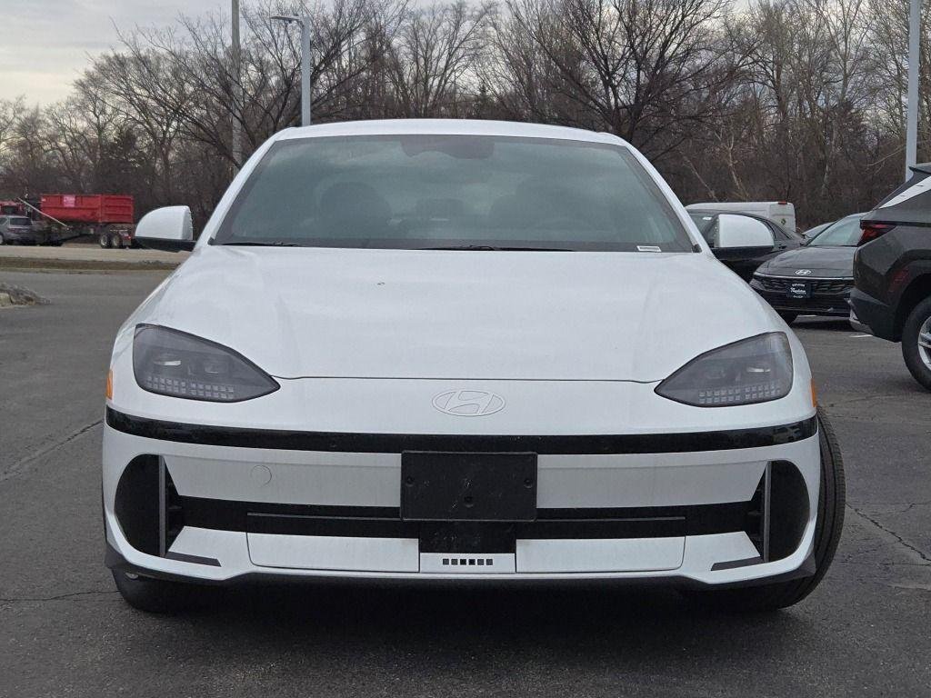 New 2025 White Hyundai SE image 4