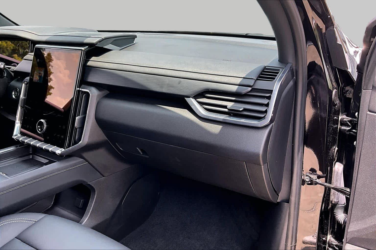 Used 2024 Ebony Twilight Metallic GMC FWD Elevation image 8