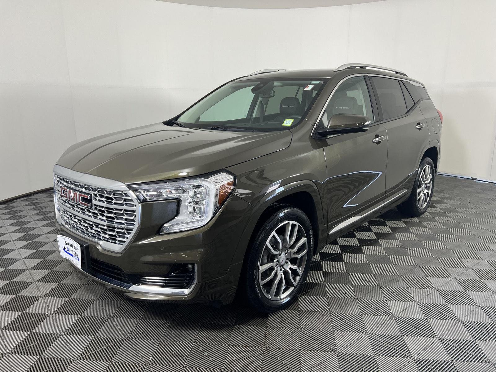 Used 2023 Deep Bronze Metallic GMC Denali image 32