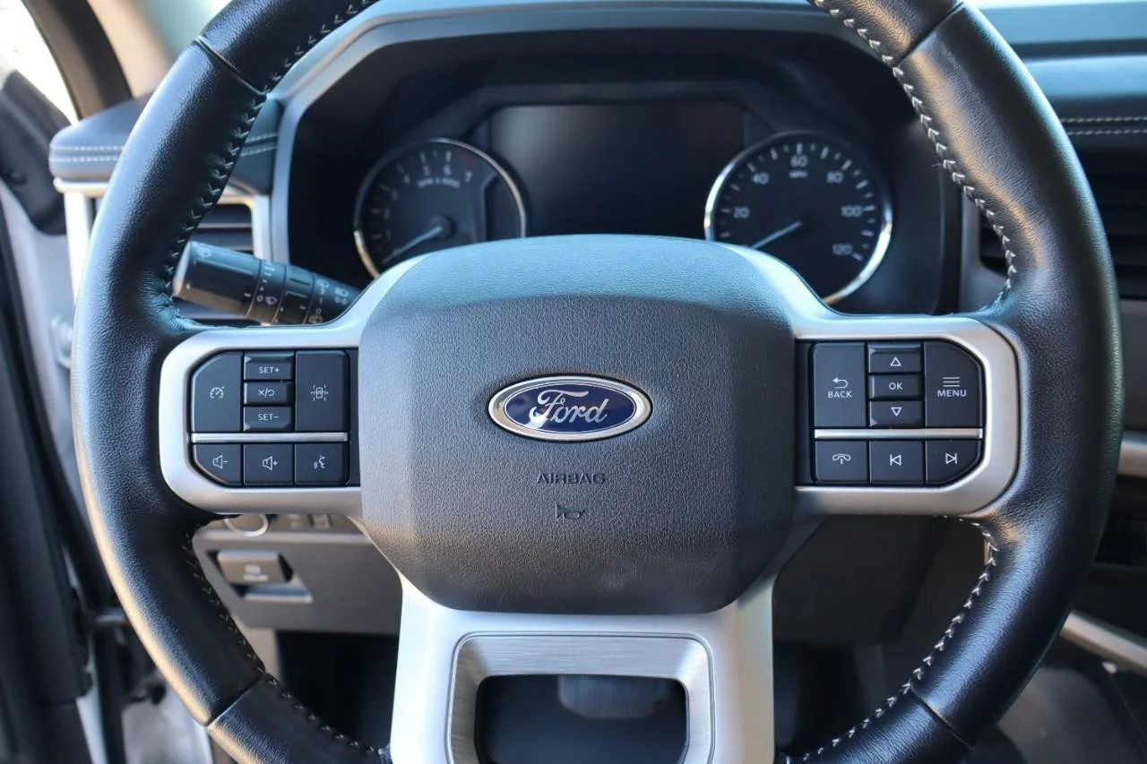 Used 2022 Star White Metallic Tri-Coat Ford XLT image 13