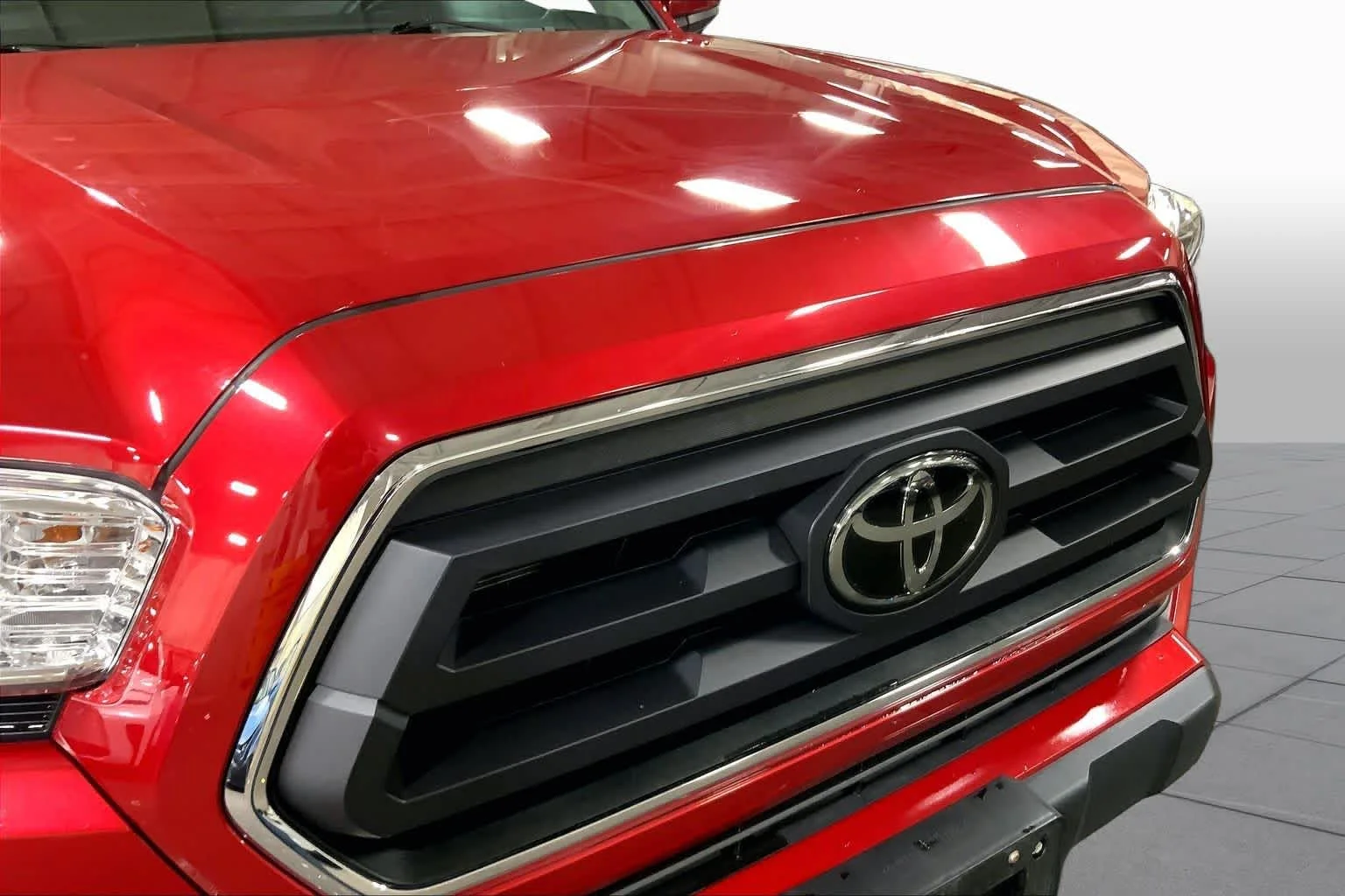 Used 2021 Barcelona Red Metallic Toyota SR5 image 30
