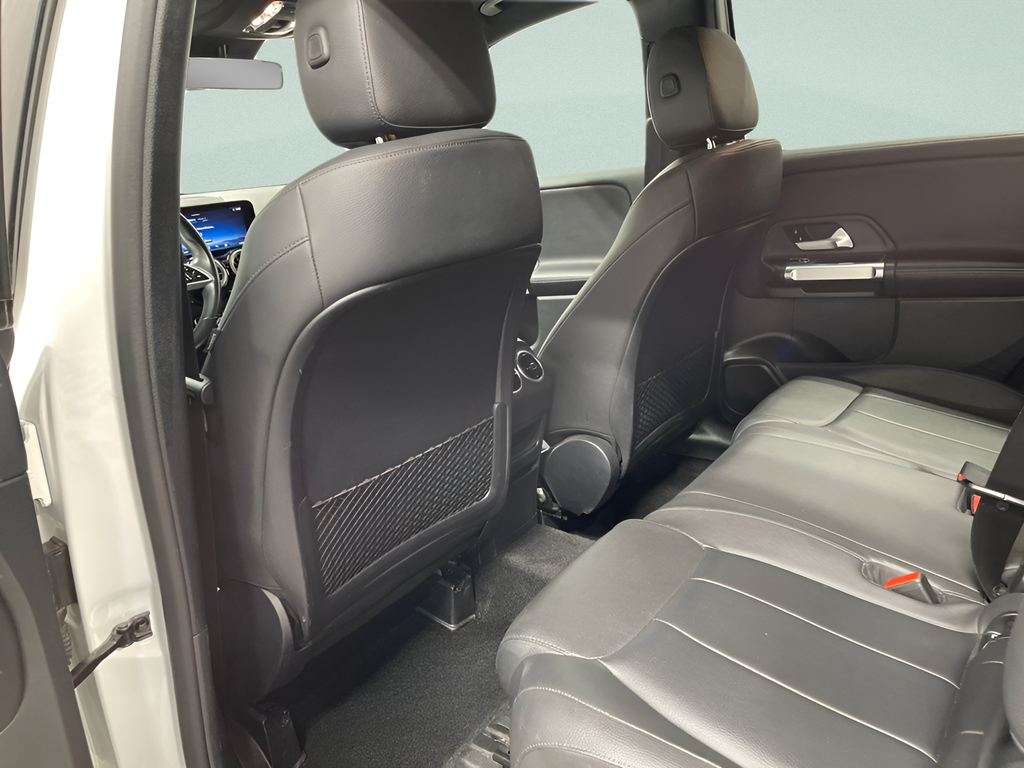 Used 2025  Mercedes-Benz GLB 250 4MATIC® image 26