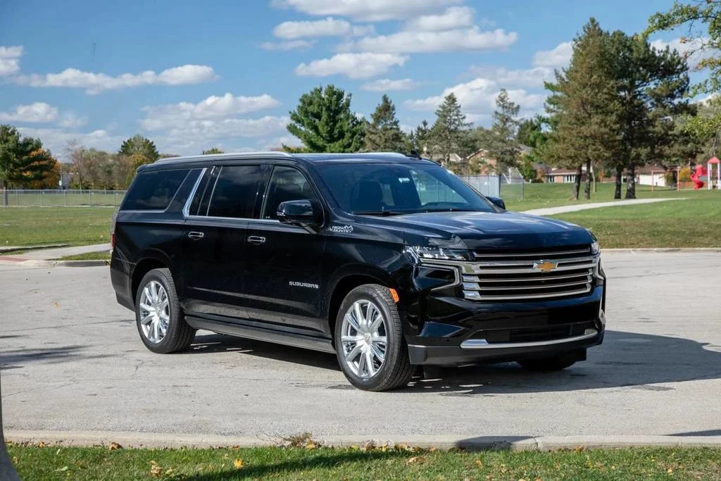 Used 2023 Black Chevrolet High Country image 2