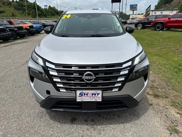 Used 2024 Silver Nissan S image 8