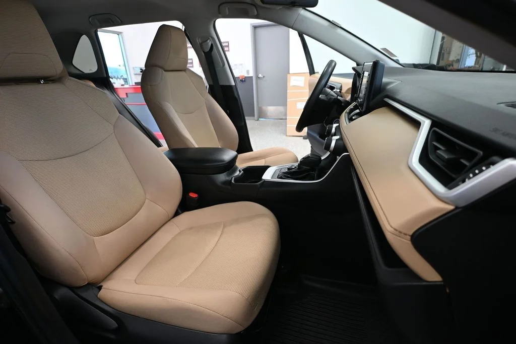 2022 Toyota RAV4 LE - Photo 45