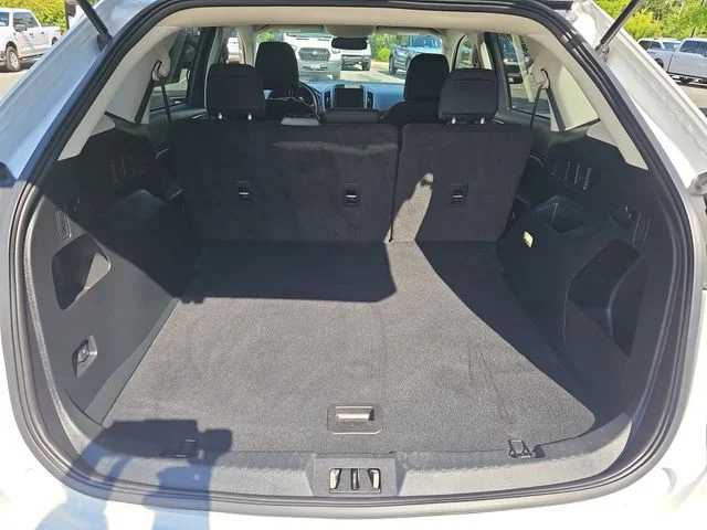 Used 2022 White Ford SE image 14