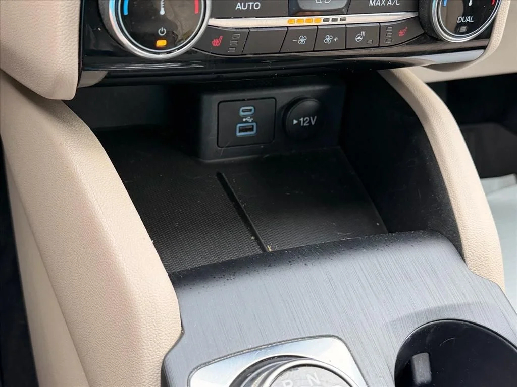 Used 2022 White Ford SE image 26