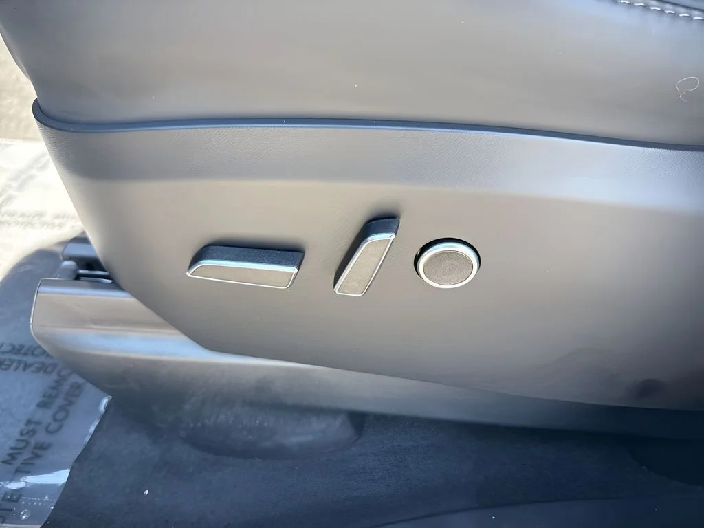 Used 2024  Tesla Base image 10
