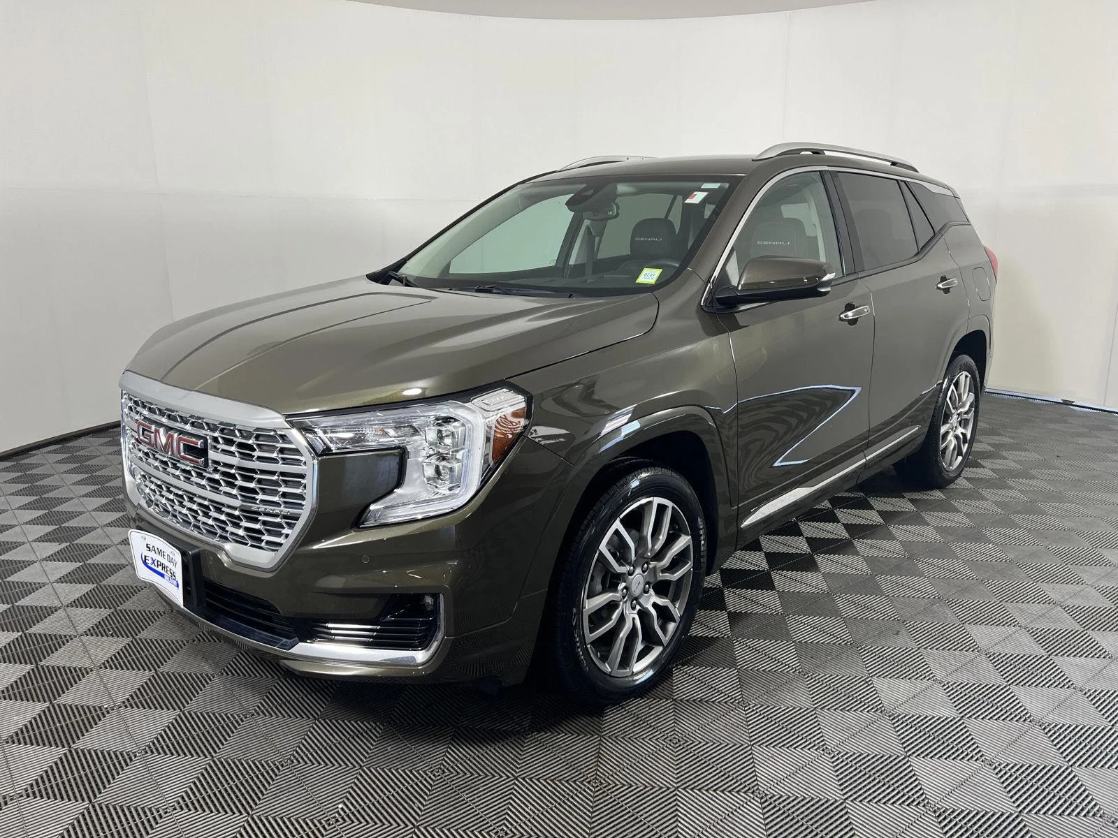 Used 2023 Deep Bronze Metallic GMC Denali image 32