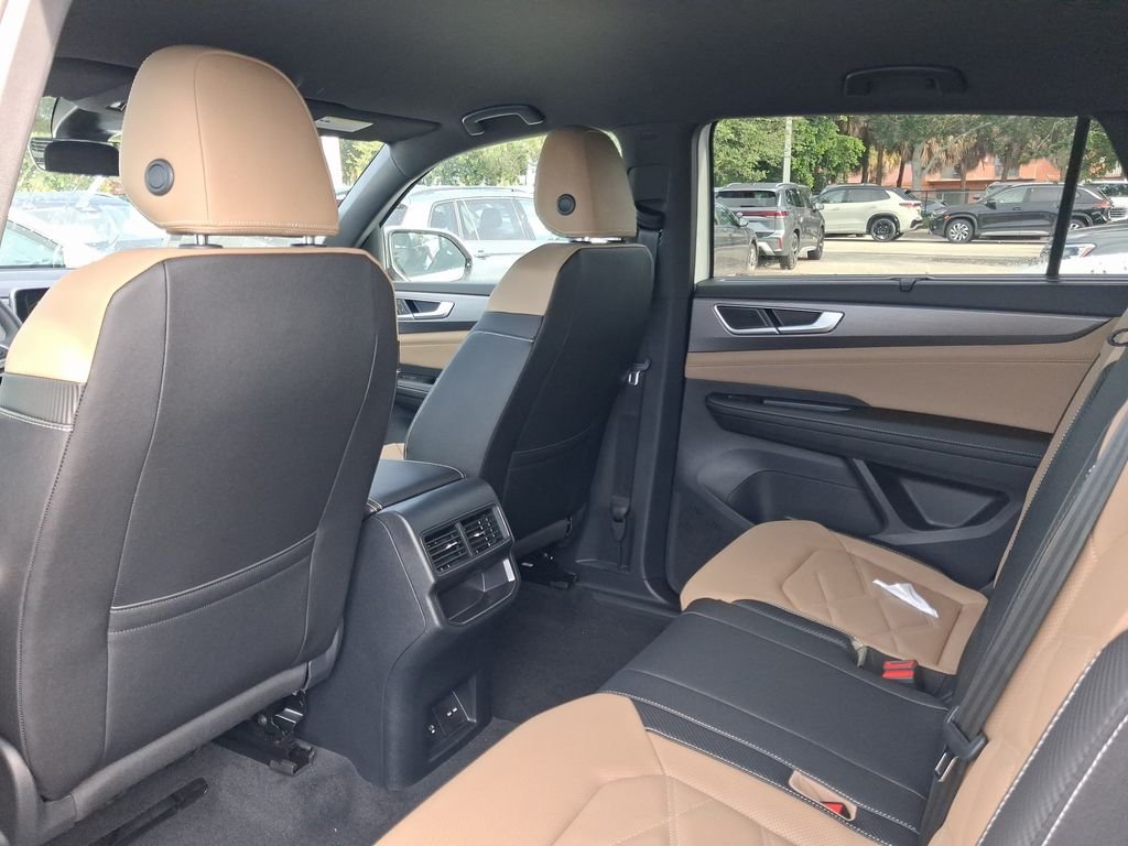 New 2026 White Volkswagen SE w/Technology image 5