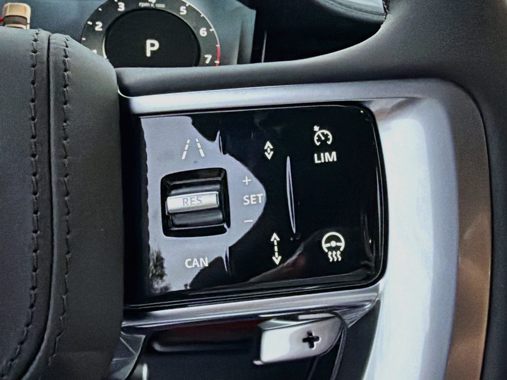 New 2027 Fuji White LAND ROVER  image 38