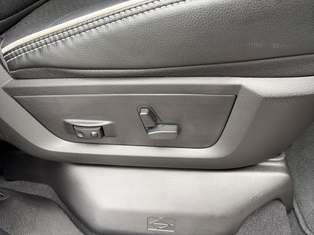 Used 2025 White Ram Laramie image 33