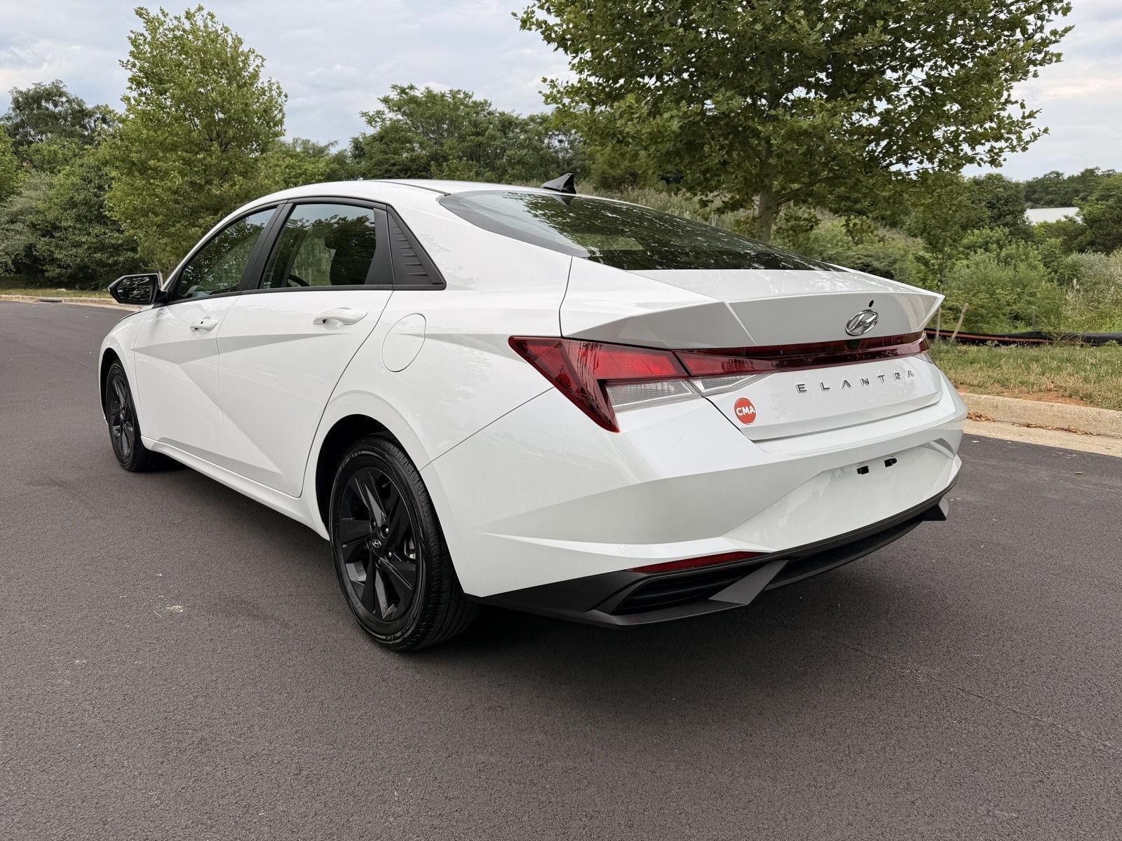 Used 2022 Quartz White Hyundai SEL image 7