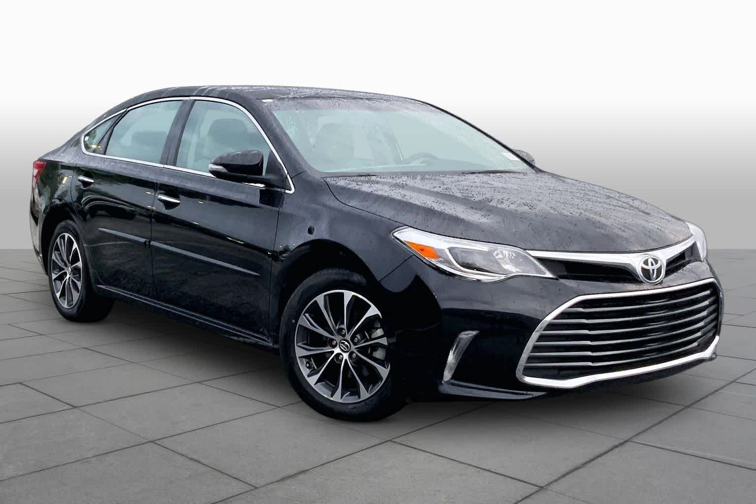 Used 2016 Midnight Black Metallic Toyota XLE image 3