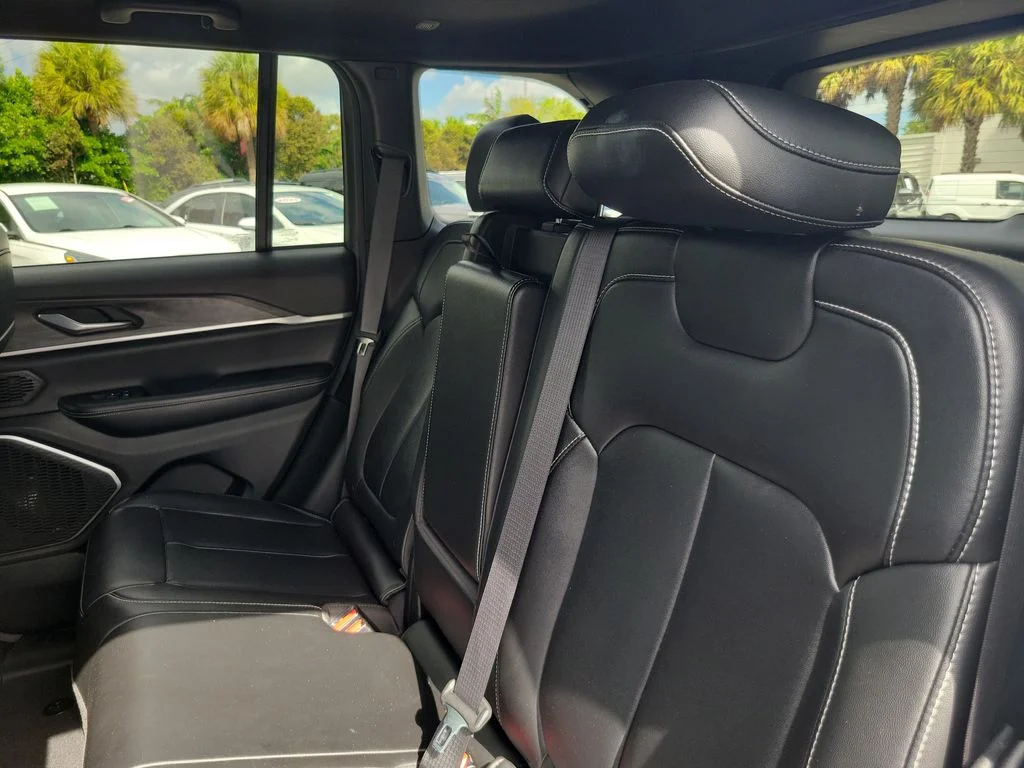 Used 2024 Silver Jeep 4xe image 14