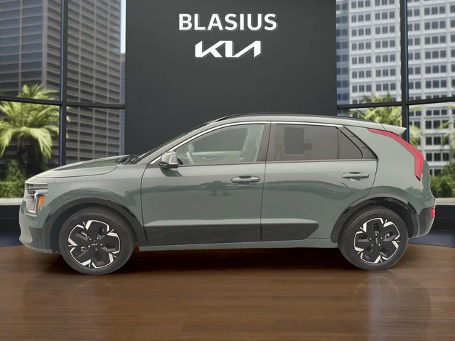 Used 2023 Green Kia Wind image 2