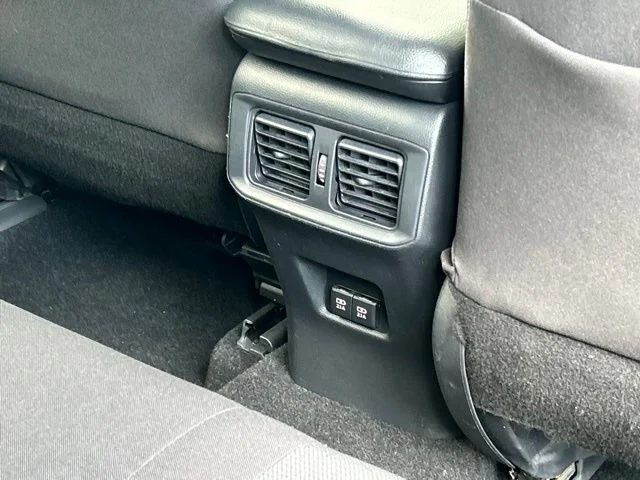 Used 2020  Toyota XLE image 39