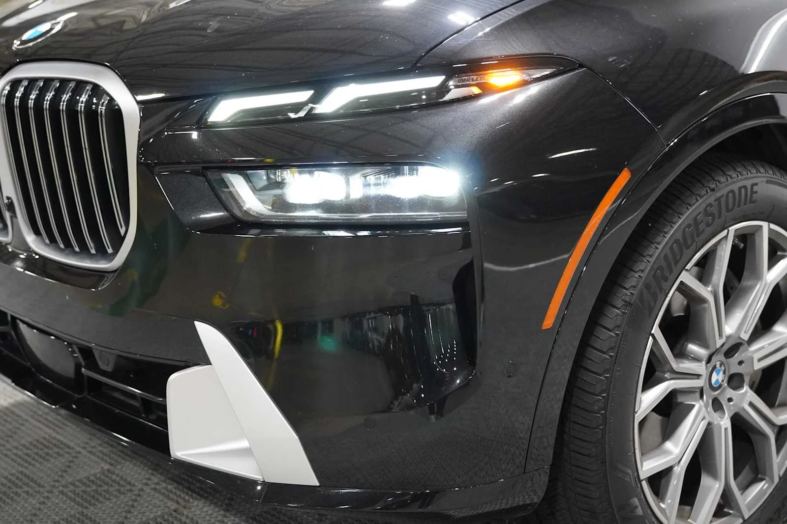 Certified Used 2025 Black Sapphire Metallic BMW xDrive40i image 7