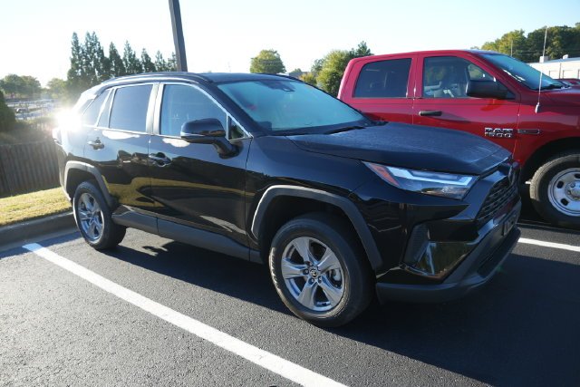 Used 2024  Toyota XLE image 3