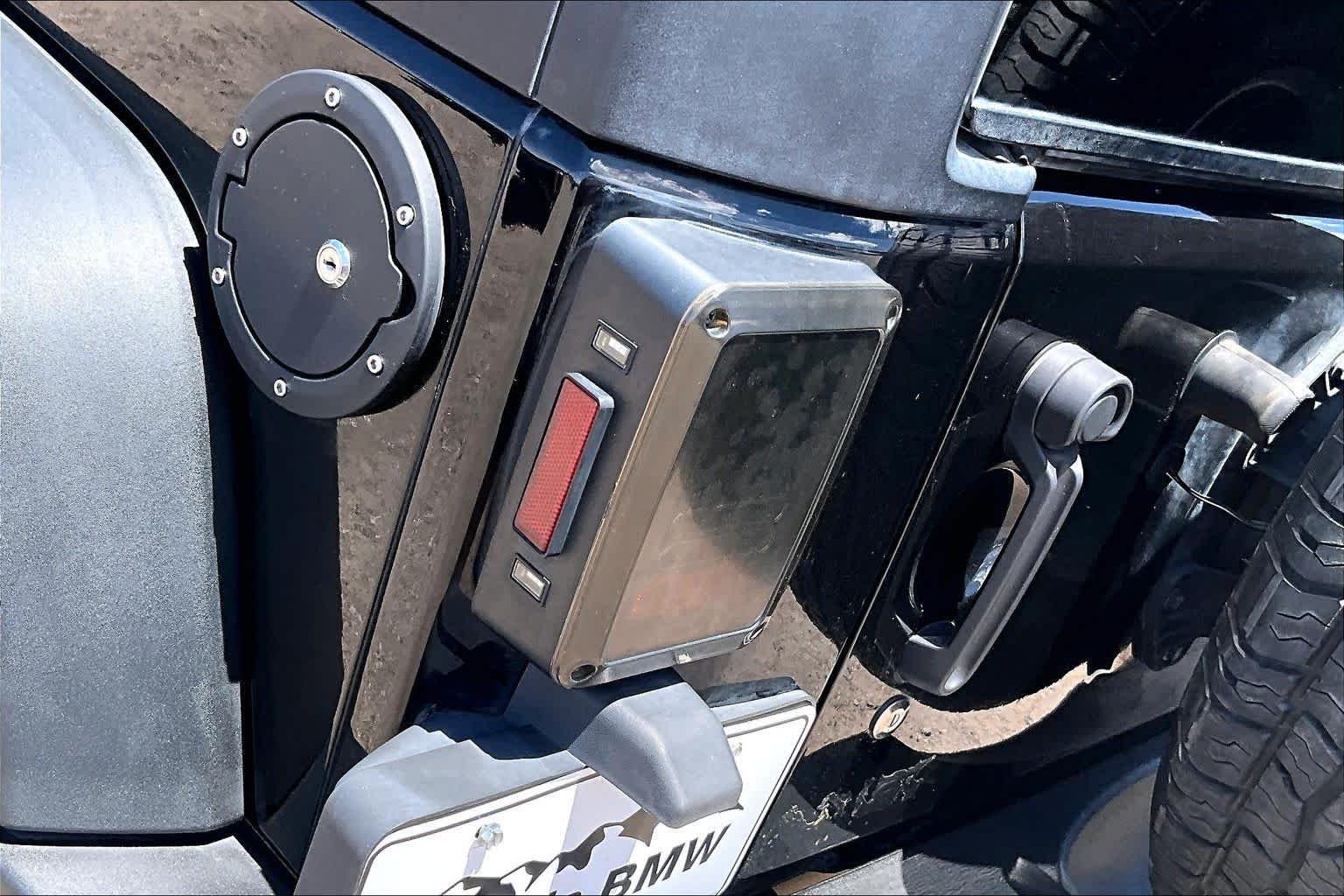 Used 2018 Black Clearcoat Jeep Sport S image 25