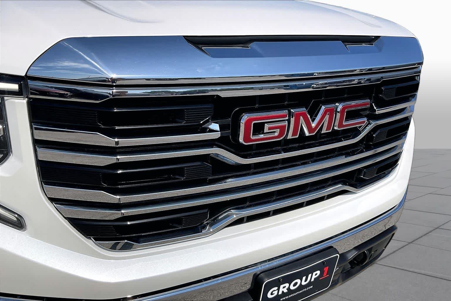 Used 2024 White Frost Tricoat GMC SLT image 29