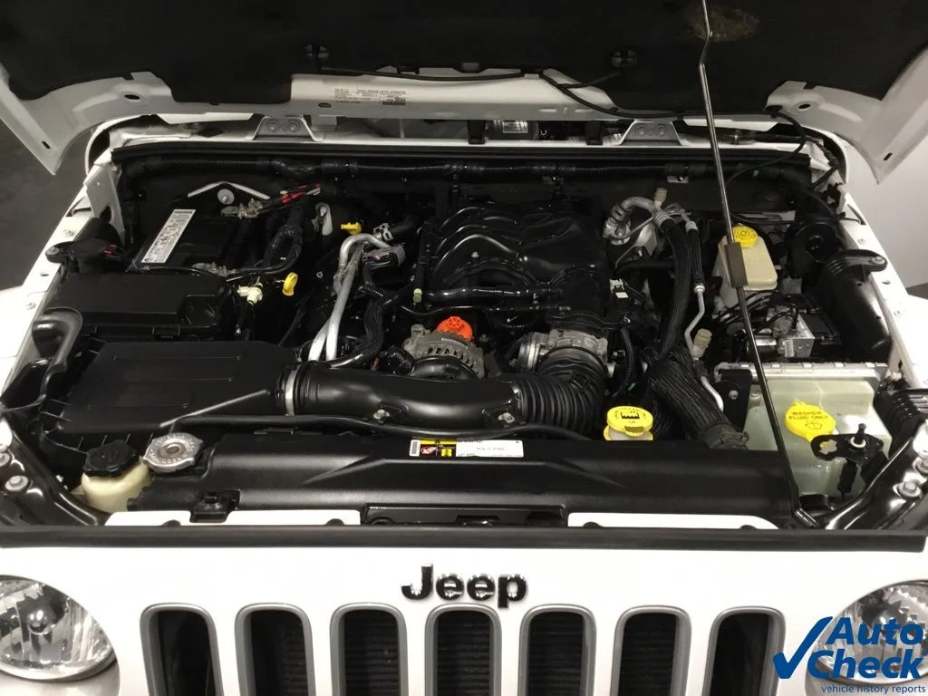 Used 2016 White Jeep Sahara image 34