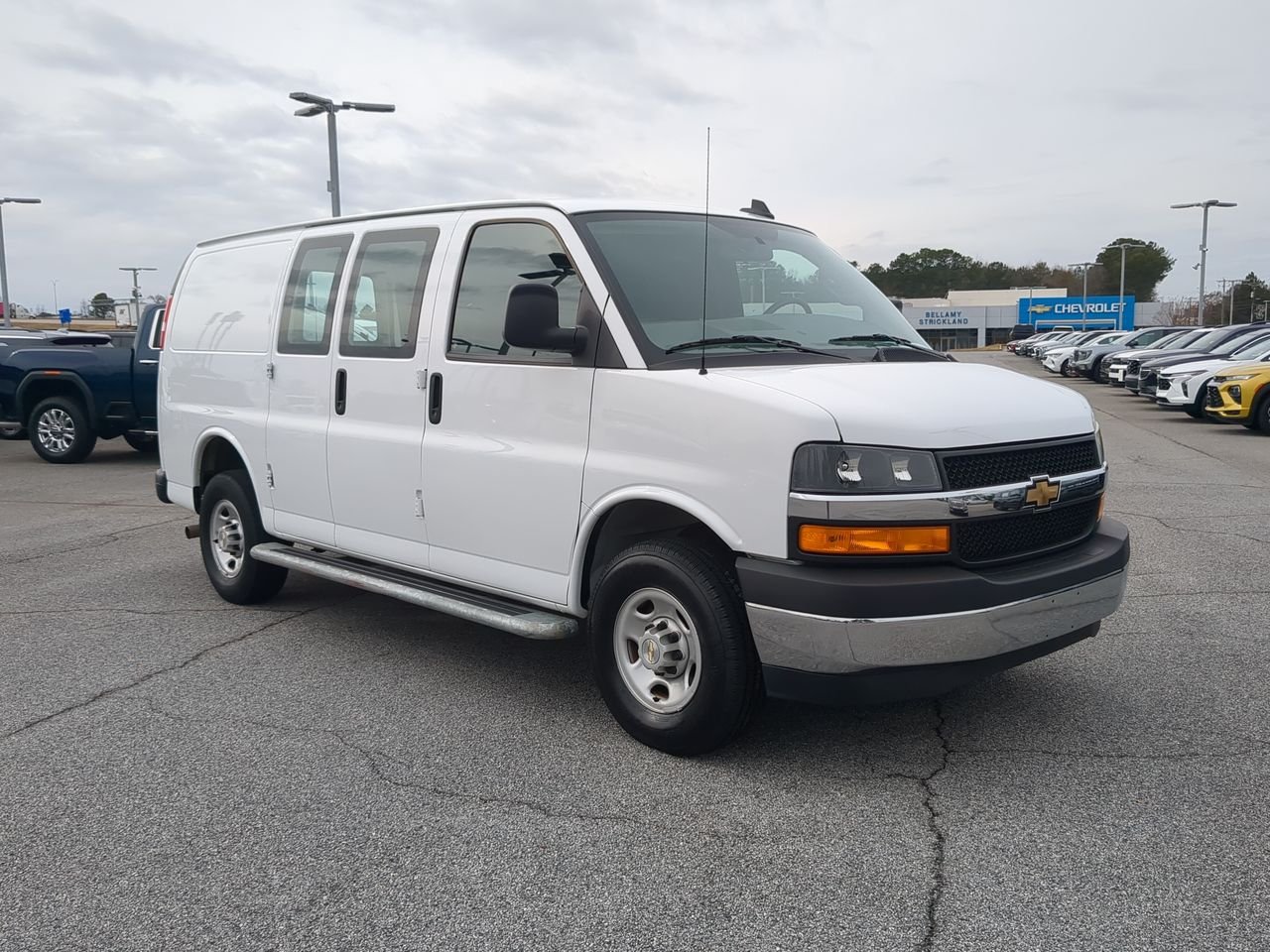 2024 GMC Savana Cargo Work Van - Photo 32