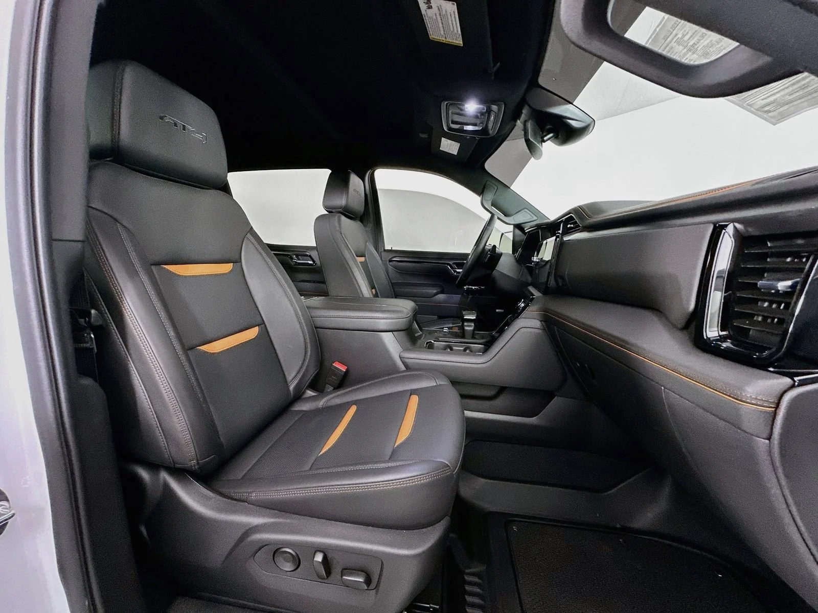 Used 2025 Summit White GMC AT4 image 30