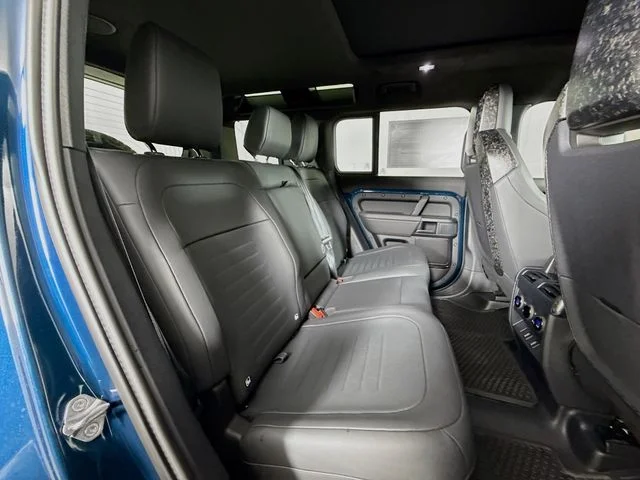 New 2026 Sargasso Blue Premium Metallic Land Rover OCTA image 29
