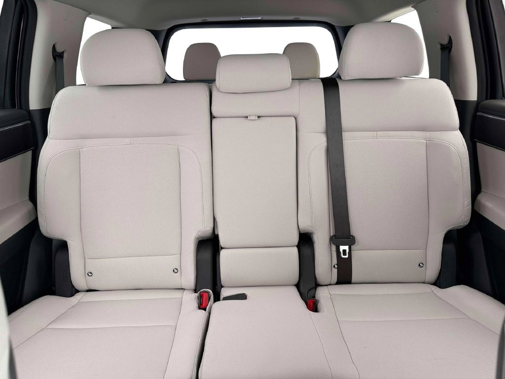 New 2026 White Hyundai SE image 14