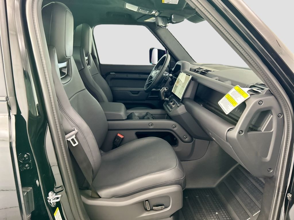 New 2026 Narvik Black Land Rover OCTA image 19